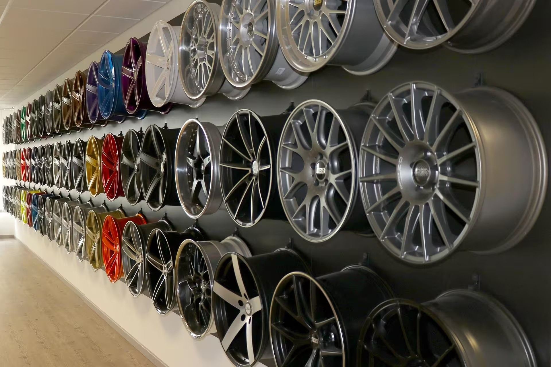 Felgenausstellung von Mainhattan-Wheels in Dietzenbach
