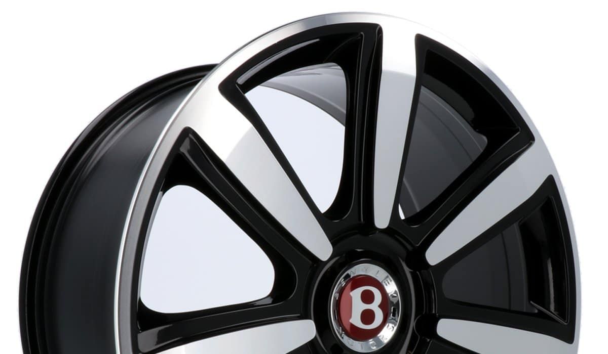 Bentley-Felge nach der Reparatur eines Bordsteinschadens