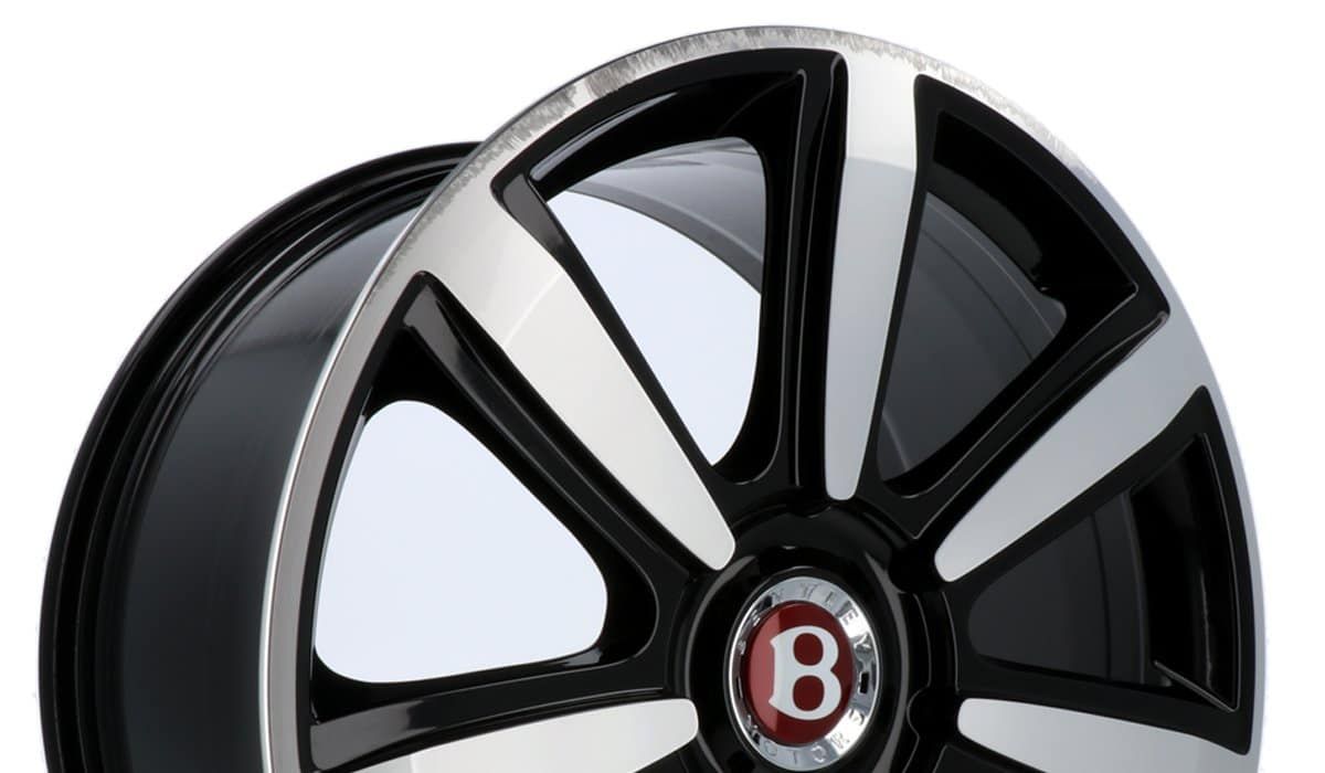 Bentley-Felge vor der Reparatur