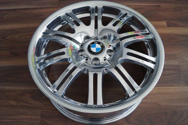 Gepflegte hochglanzverdichtete BMW-M-Felge