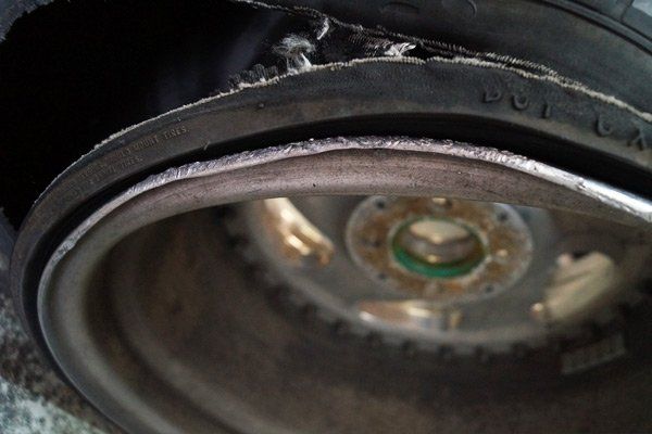 Felge auf der Richtmaschine